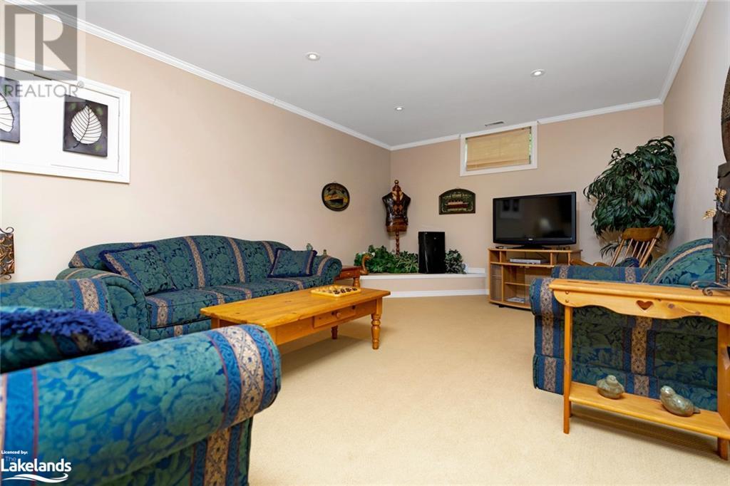 110 LAURIE'S Court