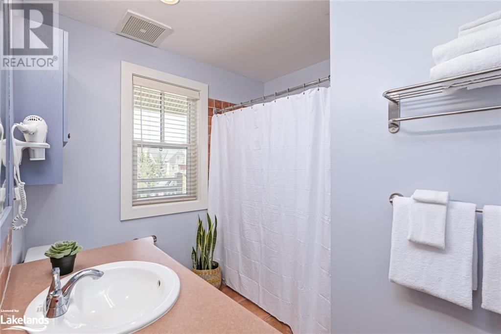 125 FAIRWAY Court Unit# 221