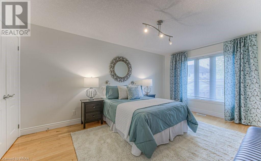 88 SNOW GOOSE Crescent
