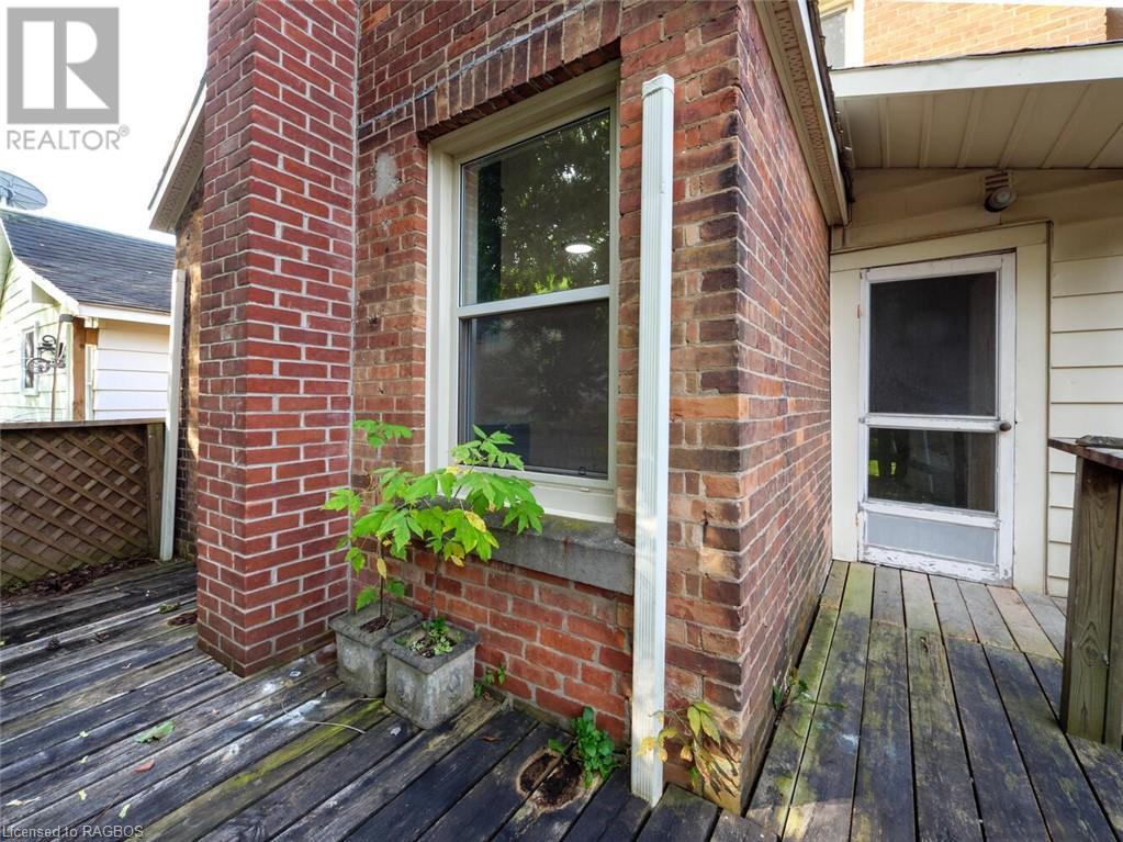 1139 3RD Avenue W