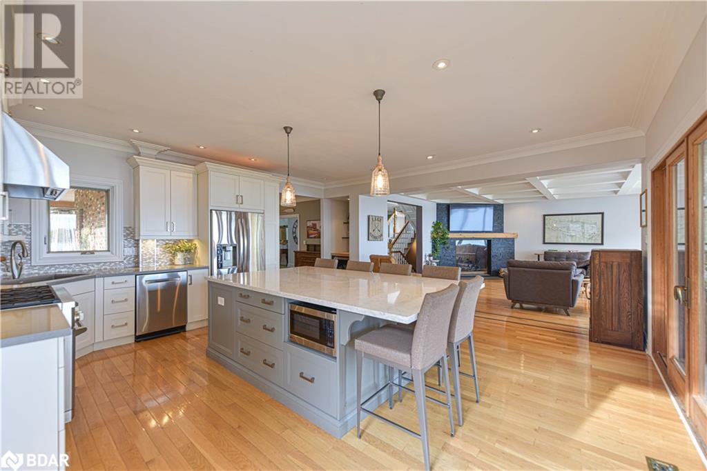 449 VICTORIA Crescent