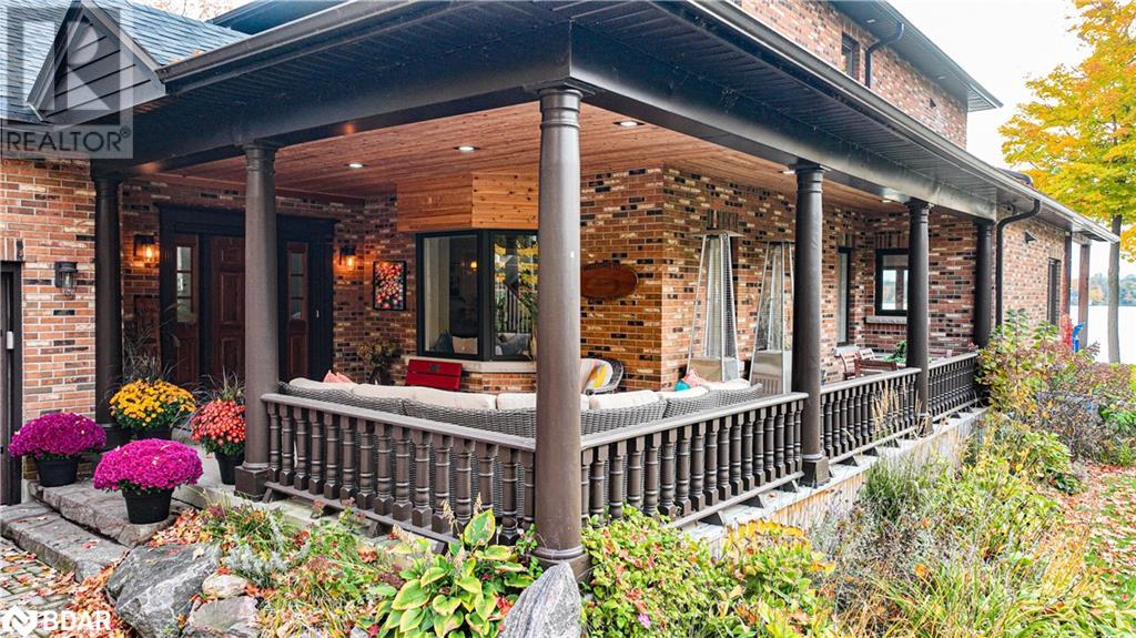 449 VICTORIA Crescent