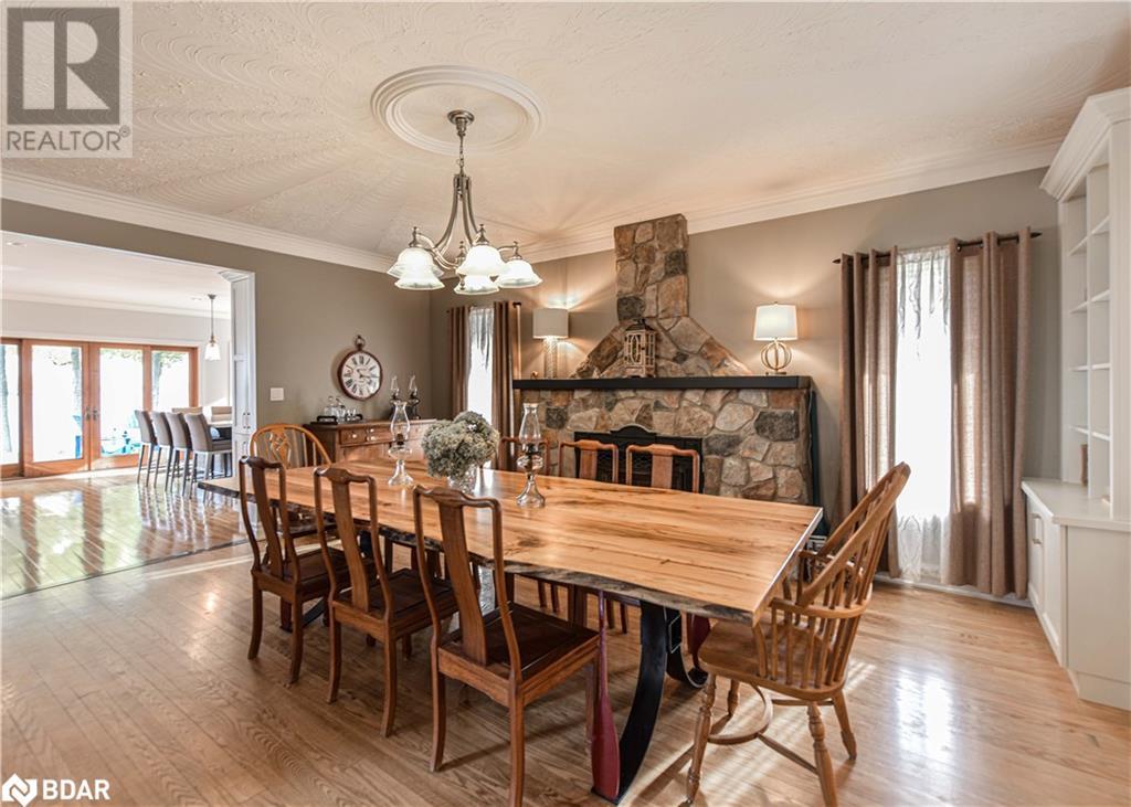449 VICTORIA Crescent