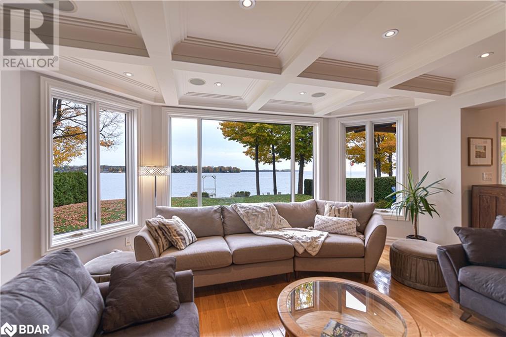 449 VICTORIA Crescent