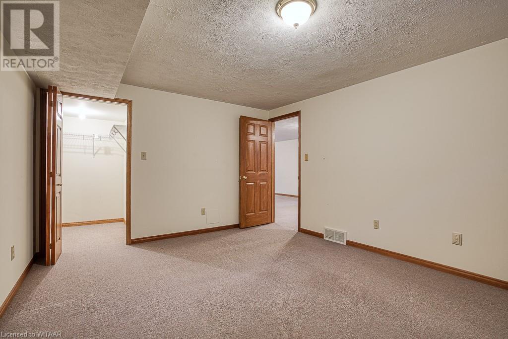 25 MOULTON Court