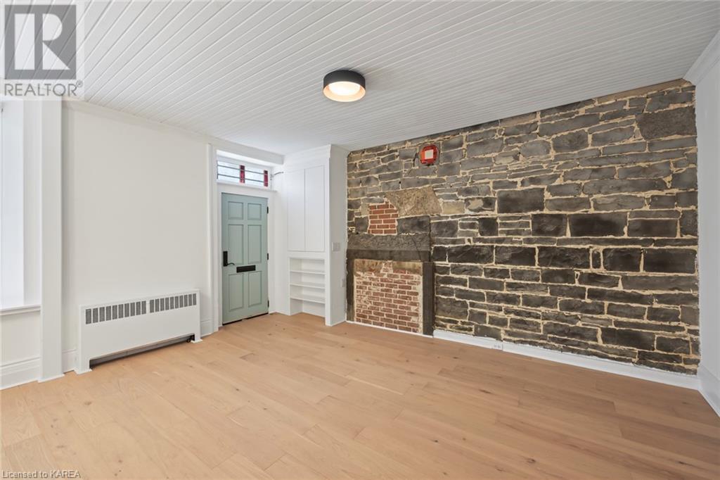 112 YONGE Street
