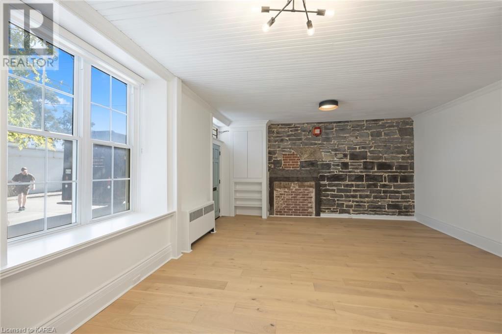 112 YONGE Street