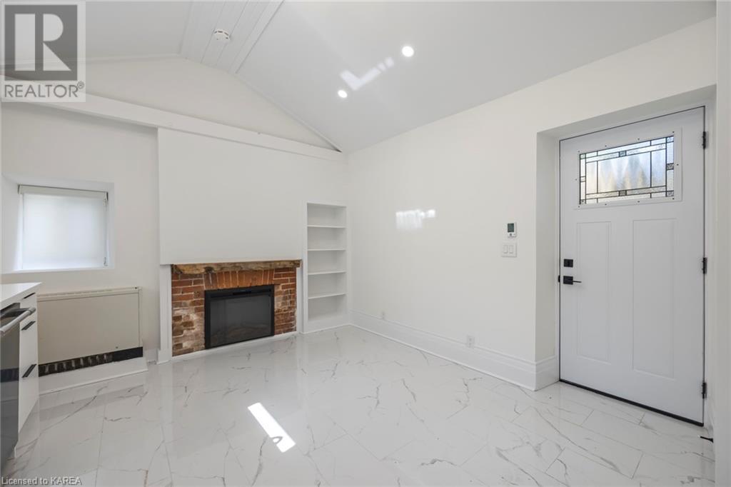112 YONGE Street
