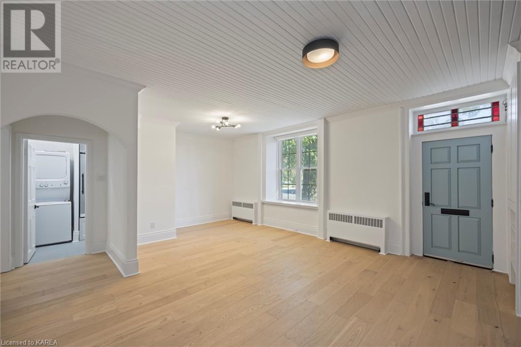 112 YONGE Street