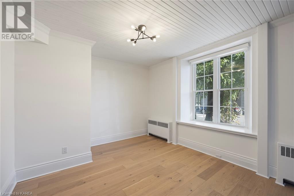 112 YONGE Street