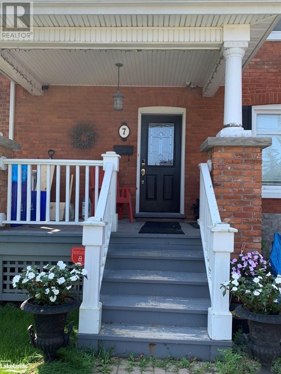 7 EDWIN Street