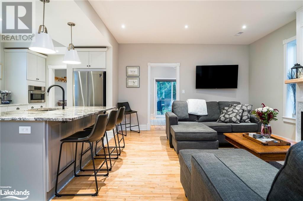 94 NELSON Street W