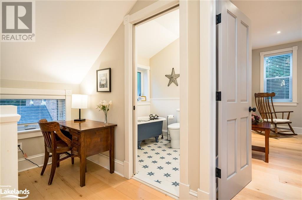 94 NELSON Street W