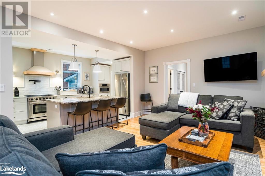 94 NELSON Street W