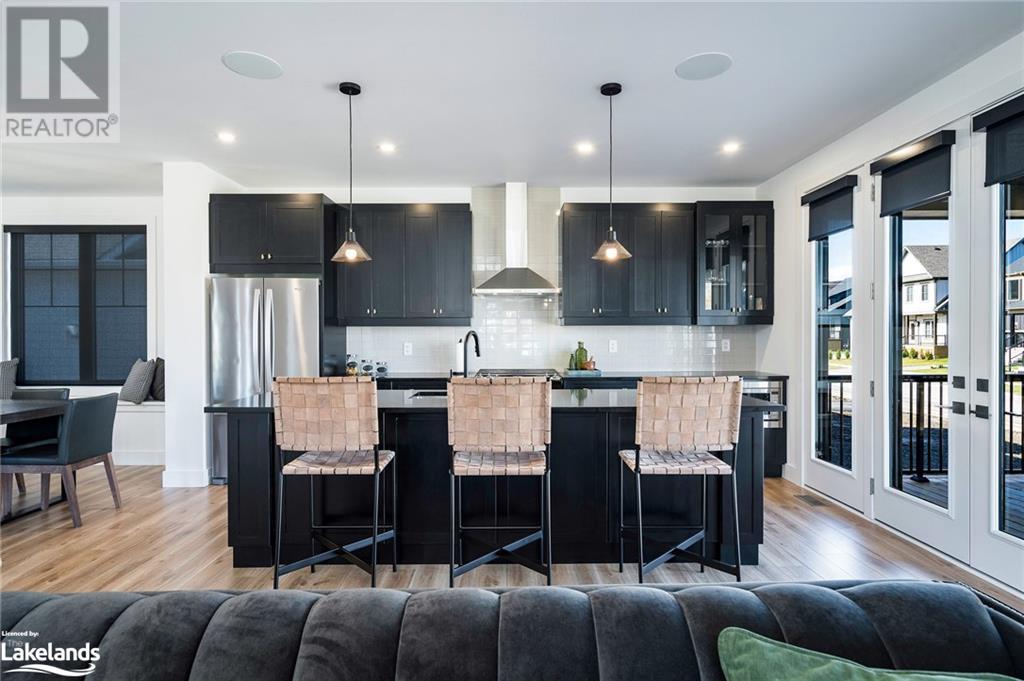 111 BLACK WILLOW Crescent