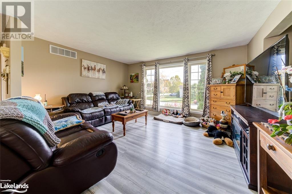 49 COUNTRY Crescent