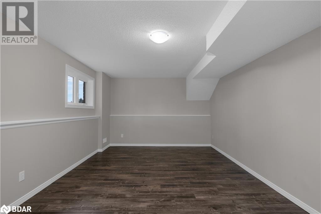 10 SELKIRK Crescent