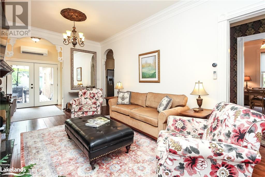 27 COLLINGWOOD Street W