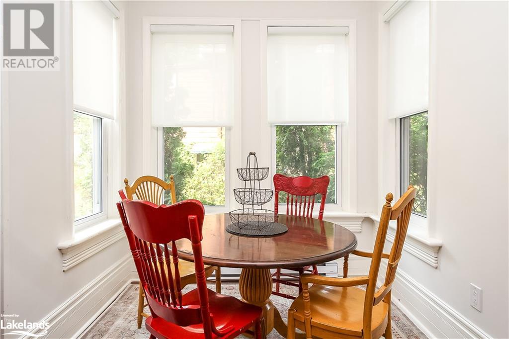 27 COLLINGWOOD Street W