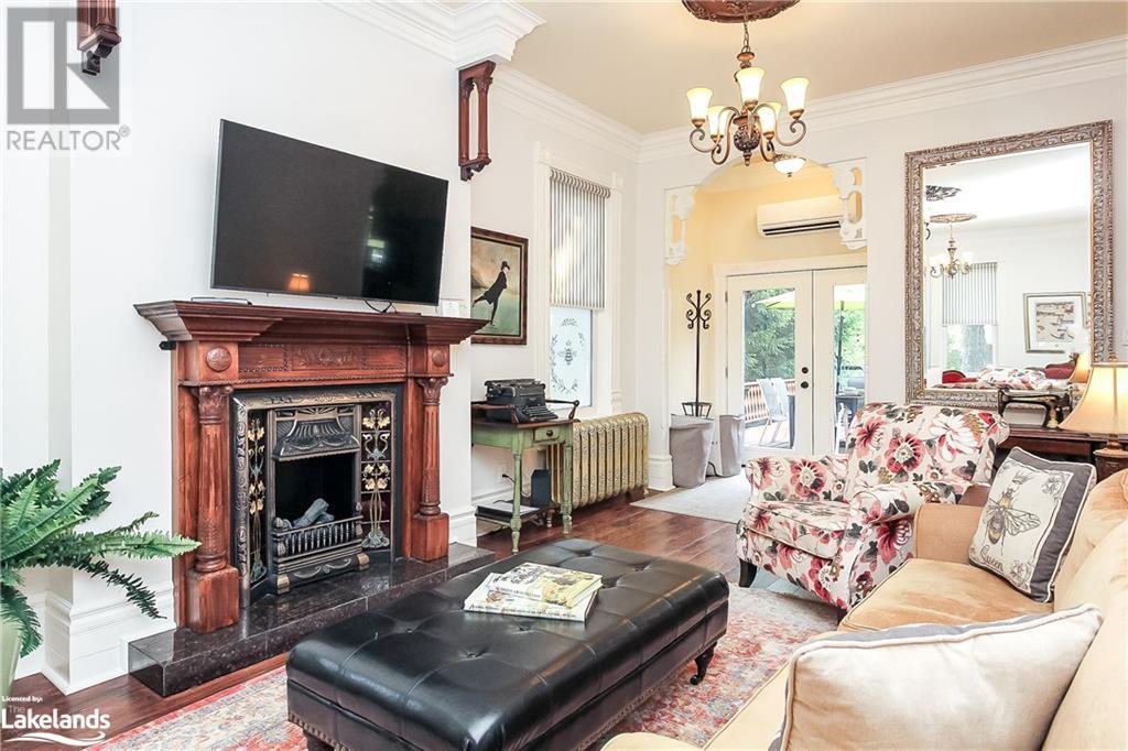 27 COLLINGWOOD Street W