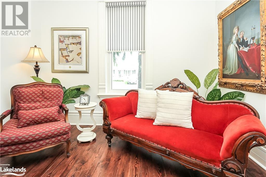 27 COLLINGWOOD Street W