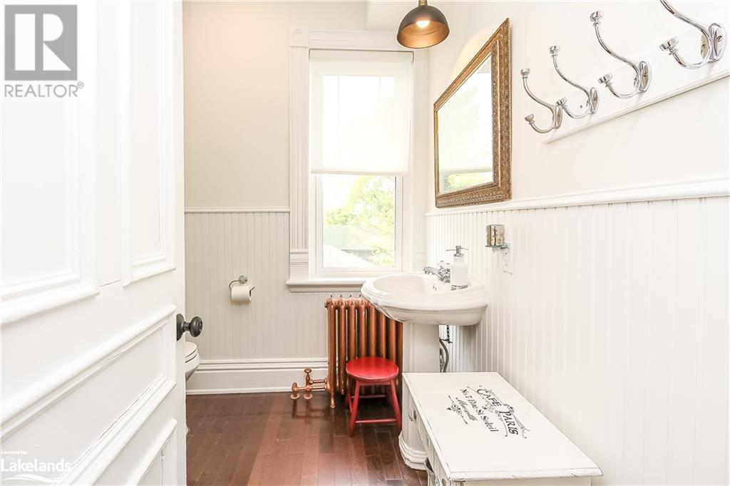 27 COLLINGWOOD Street W