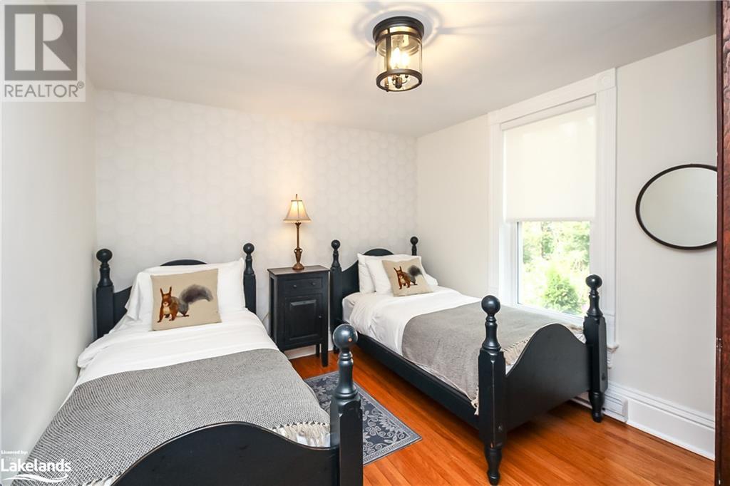 27 COLLINGWOOD Street W