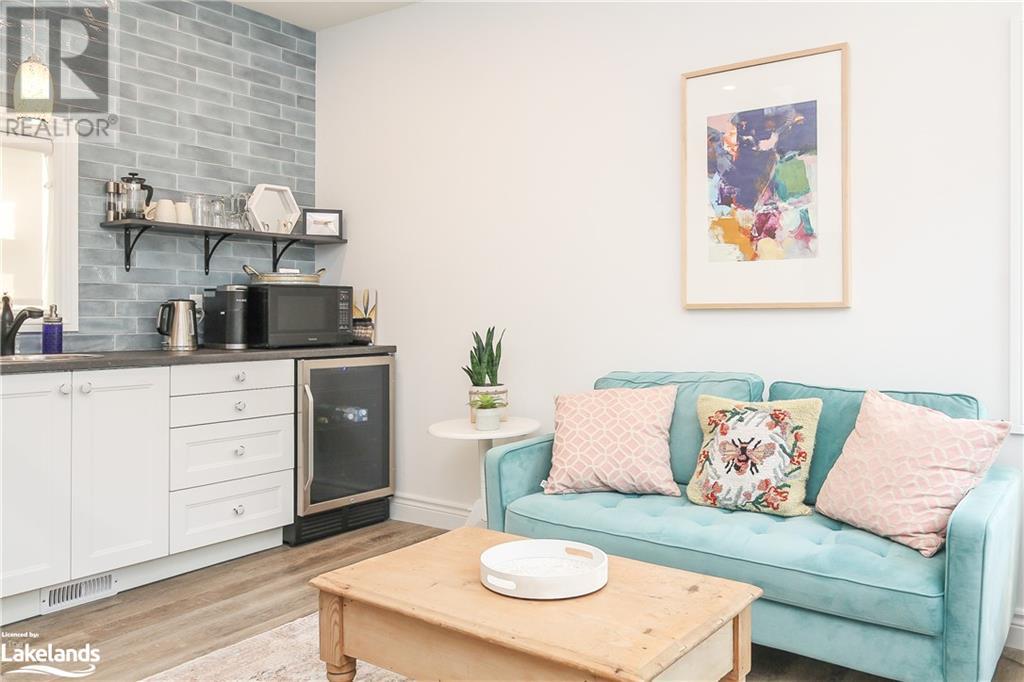 27 COLLINGWOOD Street W