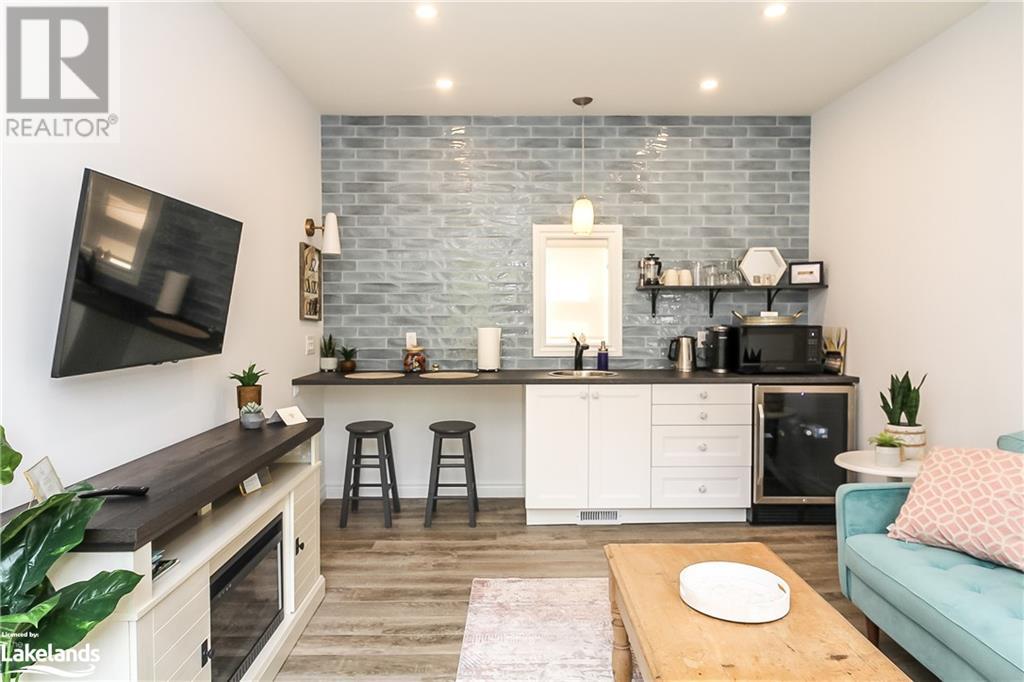 27 COLLINGWOOD Street W