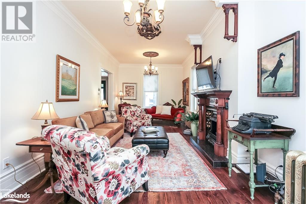 27 COLLINGWOOD Street W