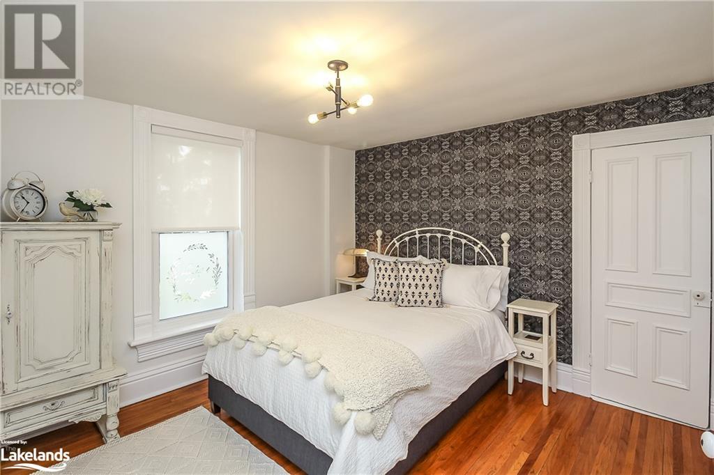 27 COLLINGWOOD Street W
