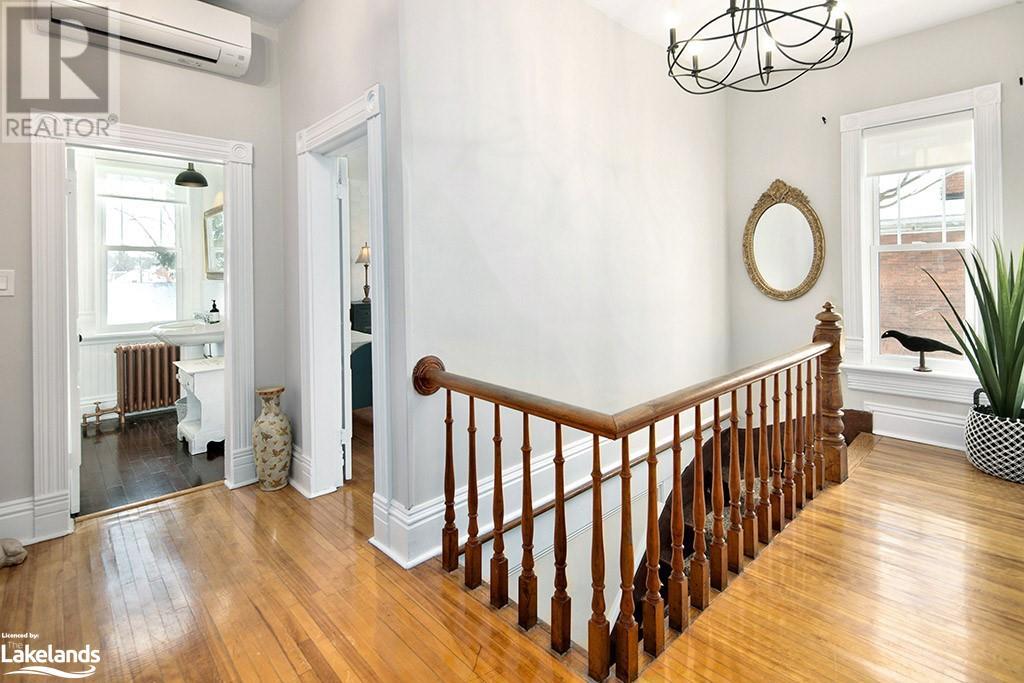 27 COLLINGWOOD Street W