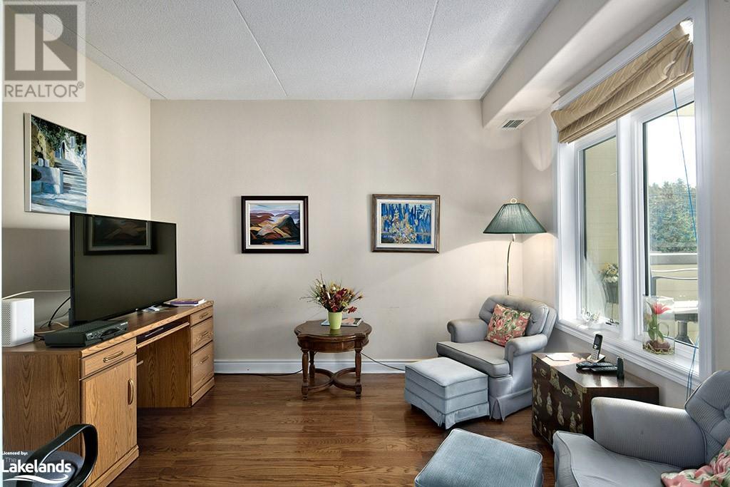10 BAY Street E Unit# 208