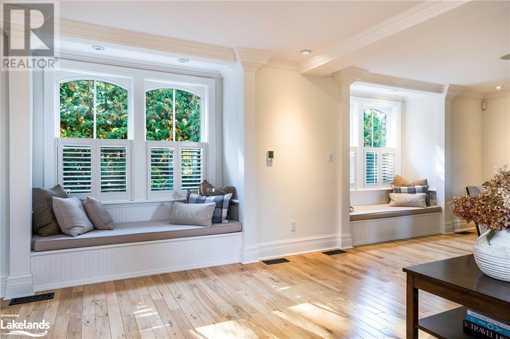 13 HURON Street W