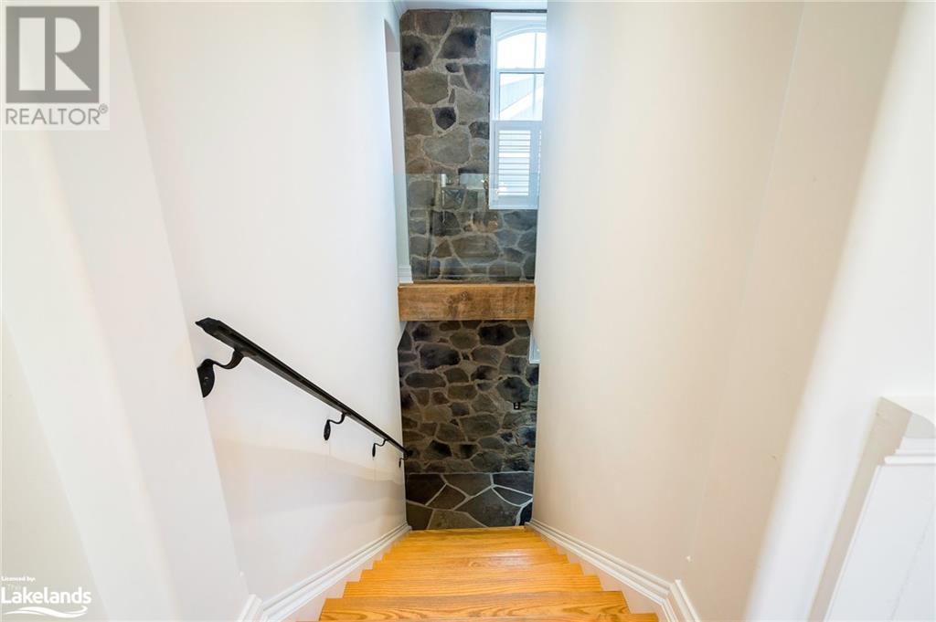 13 HURON Street W