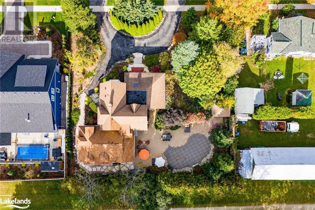 13 HURON Street W