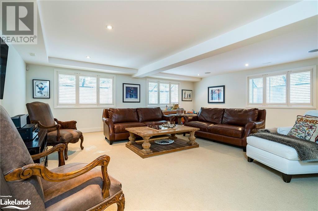 13 HURON Street W