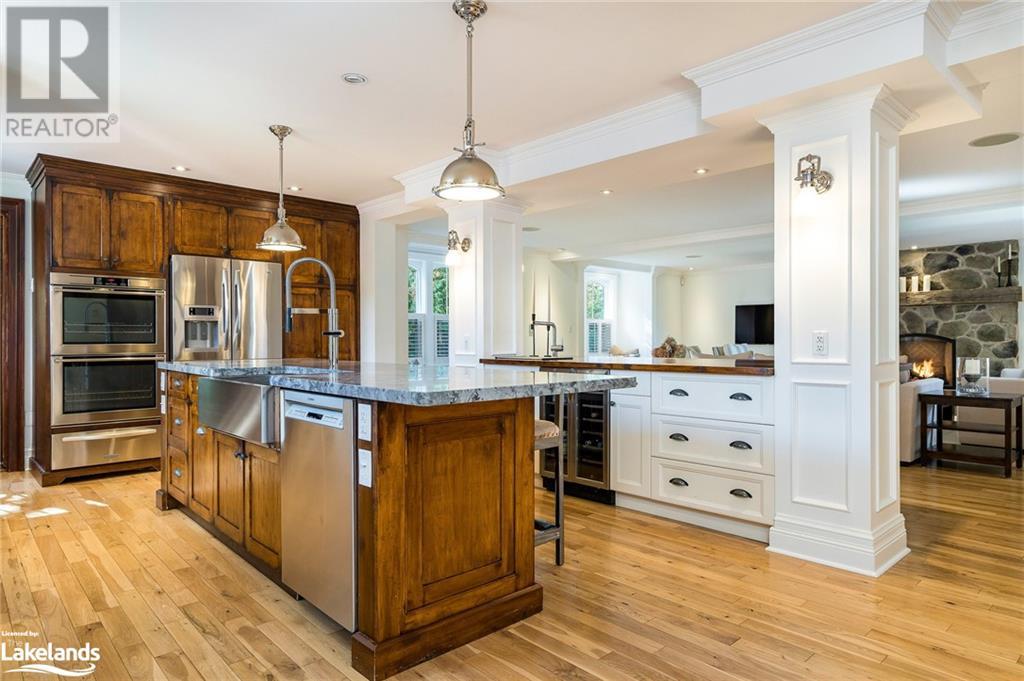 13 HURON Street W