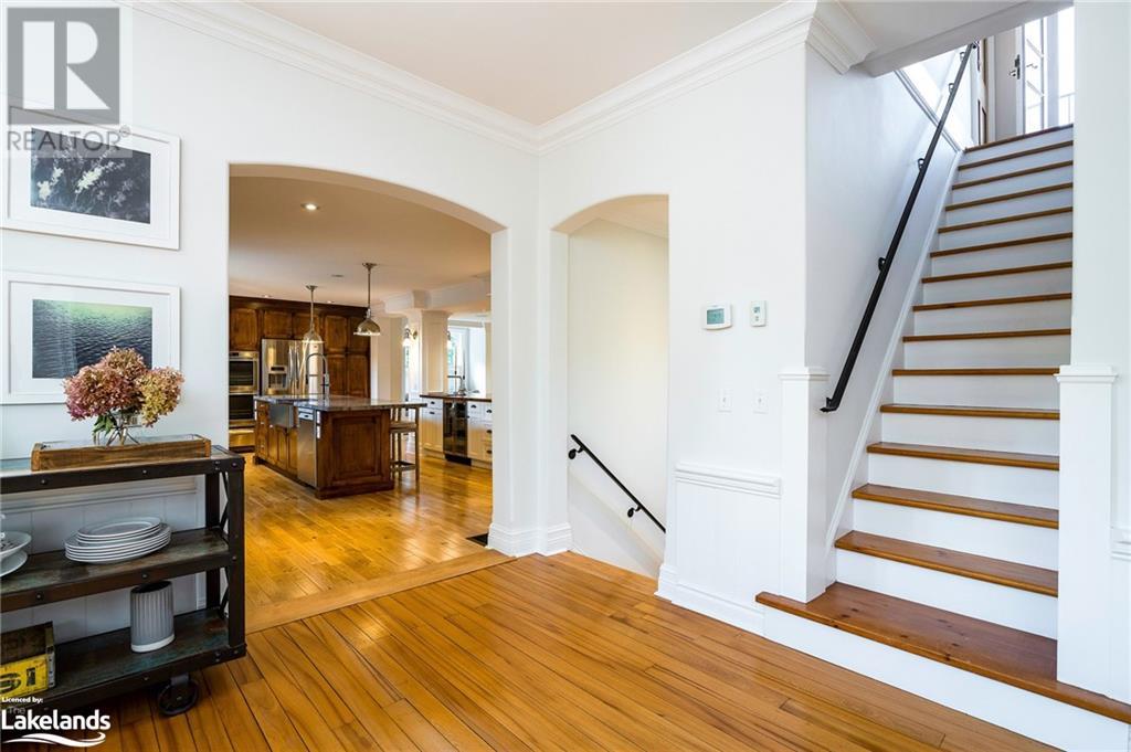 13 HURON Street W