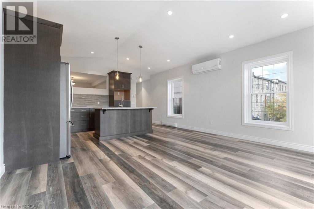19 GRAND RIVER Street N Unit# 202