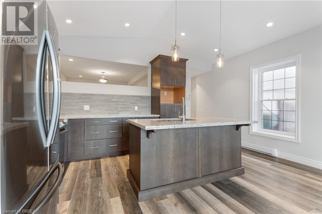 19 GRAND RIVER Street N Unit# 202