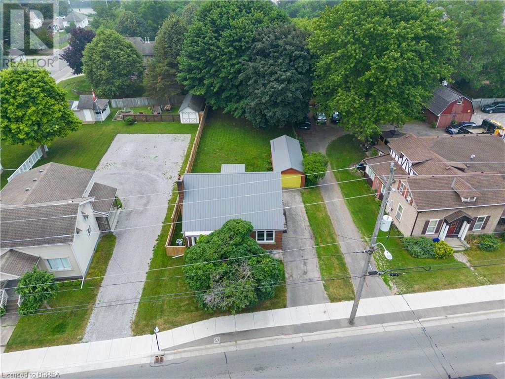 240 QUEENSWAY W