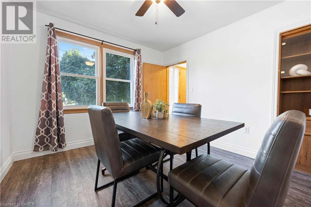 240 QUEENSWAY W