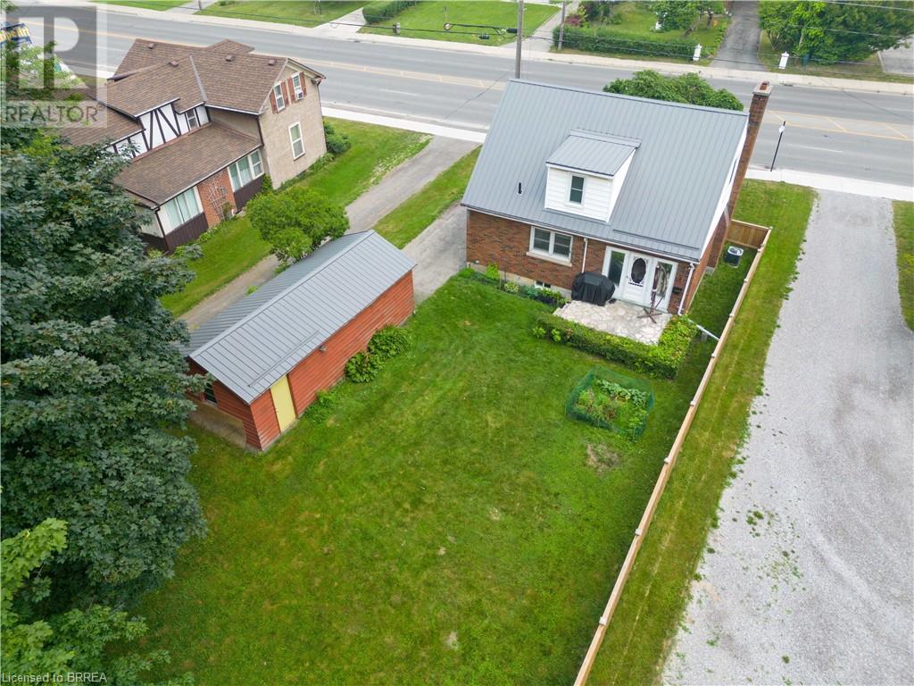 240 QUEENSWAY W