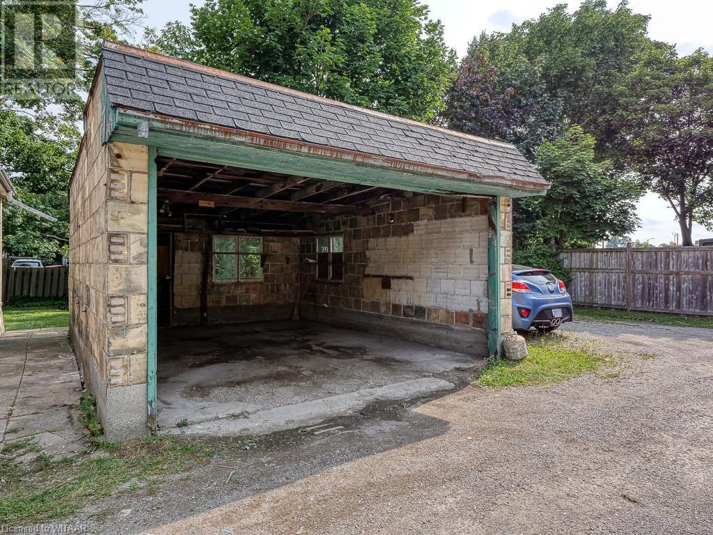 14 VICTORIA Street S