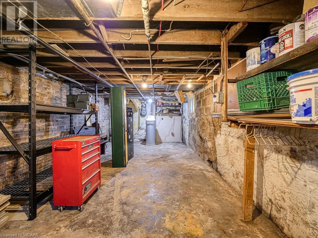 14 VICTORIA Street S