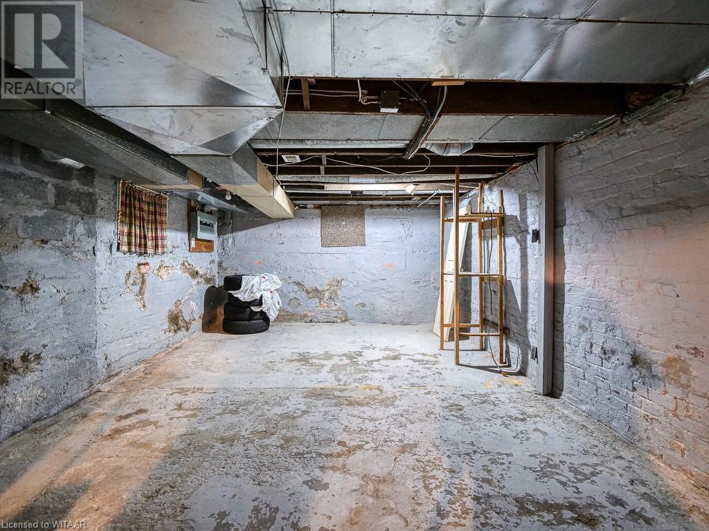 14 VICTORIA Street S