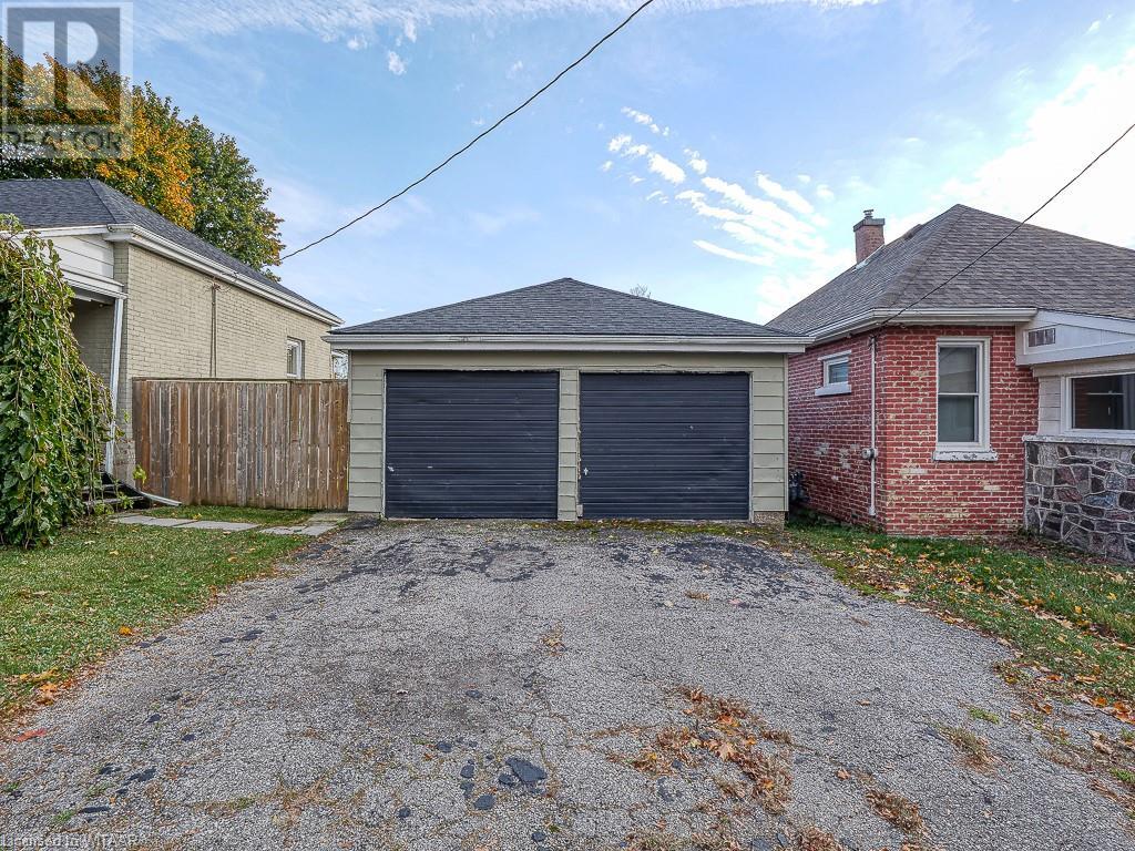 322 QUEEN Street