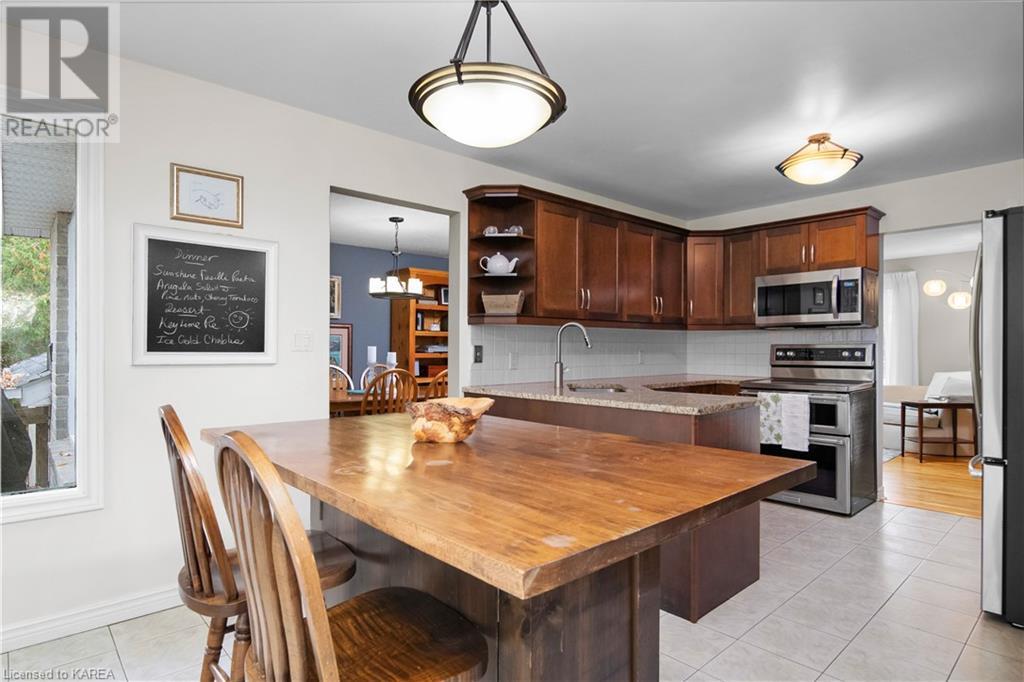 12 OAKWOOD Crescent