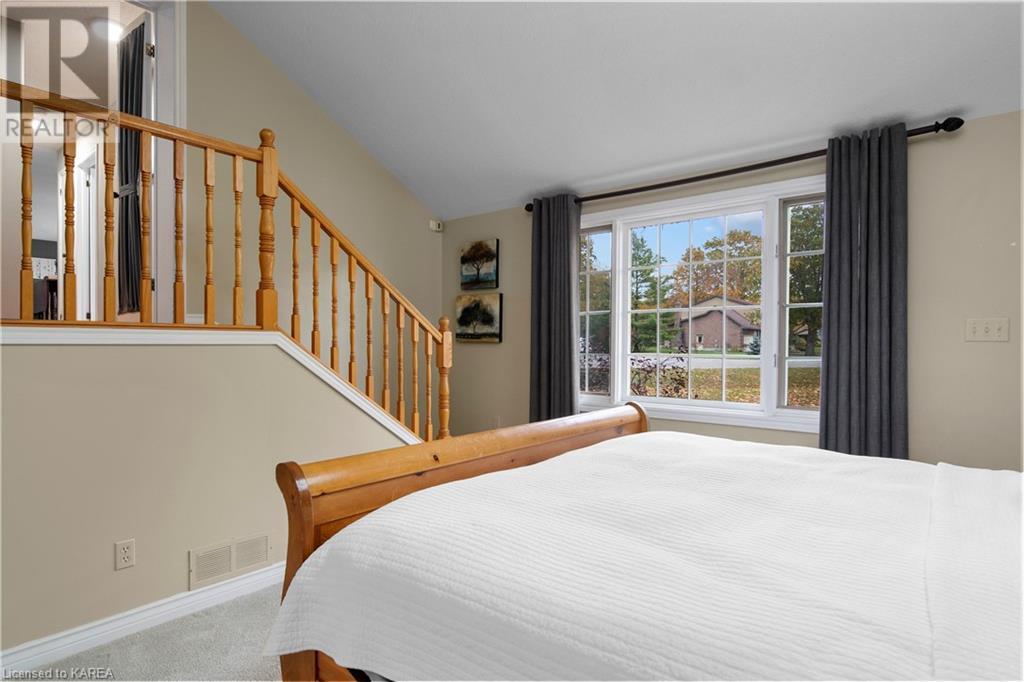 12 OAKWOOD Crescent